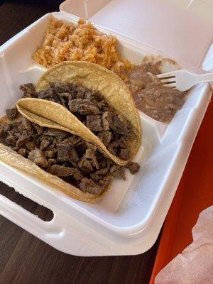 Tacos de carne asada