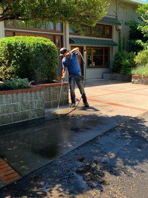 Providing pressure washing service to a local  business in the Eugene, Springfield area.