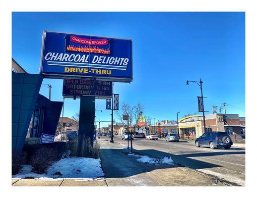 Charcoal Delights.(Foster Ave/Kedzie Ave) Drive Thru.Parking.Breakfast Dinners Hotdogs Charcoal Burgers Beef Chicken Salads Desserts!Cool!