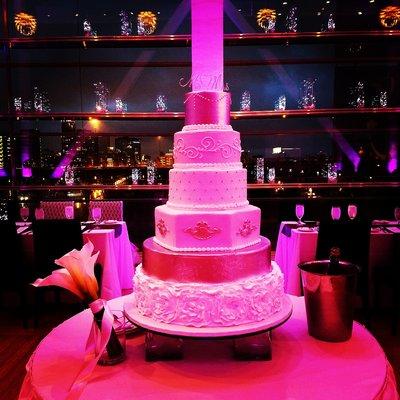 Clinton Library wedding. Cake by Mickey's Cakes & Sweets.