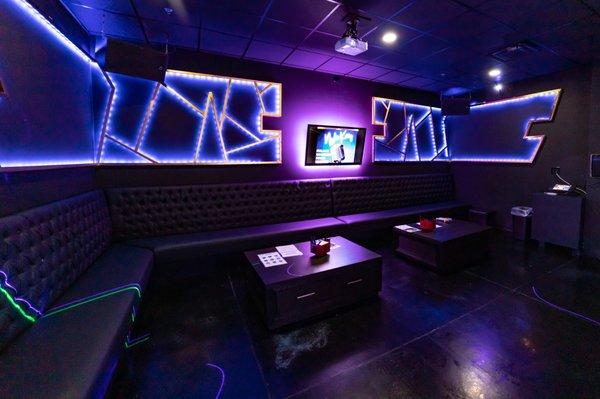 Platinum Vip, Our biggest party room, hosting party up to 20 people. come with private bathroom.