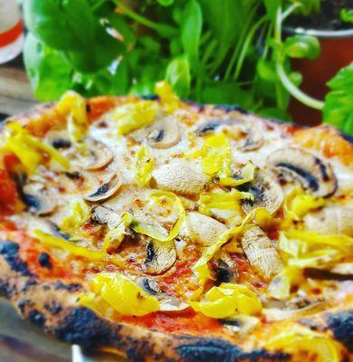 Mushroom and banana peppers pizza