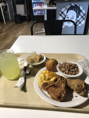 Fried chicken, cabbage, Mac n cheese, black eyed peas, cornbread. Delicious lemonade! Tea is great too