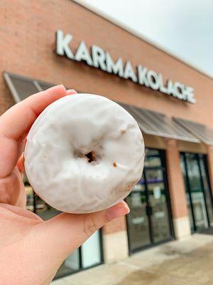 Vanilla Frosted Cake Donut (@paigeeatshouston on Instagram)