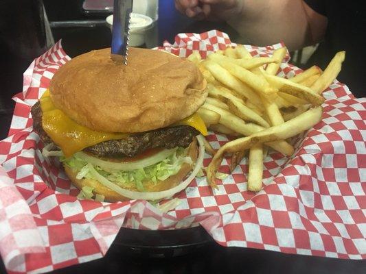 Cheeseburger & fries.