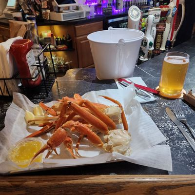 AYCE snow crab legs w/ Ciderboys Strawberry Magic cider.