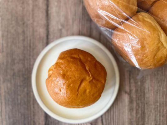 Housemade classic white buns with an airy crumb, but slightly chewy crust. Perfect for piling on any toppings. Take home a 6-pack today!