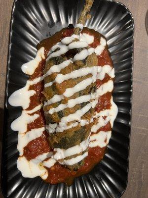 Poblano pepper stuffed with pepperjack on ranchero sauce with sour cream drizzle. Lightly breaded and deep fried.