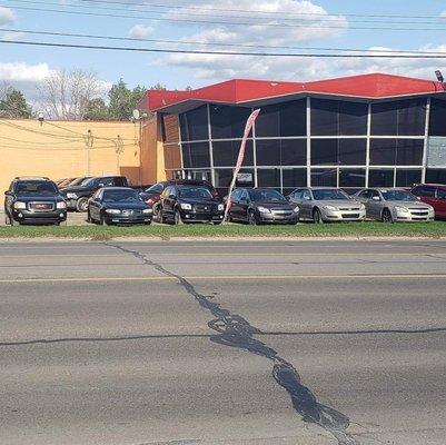 Front of building for Fansy Cars