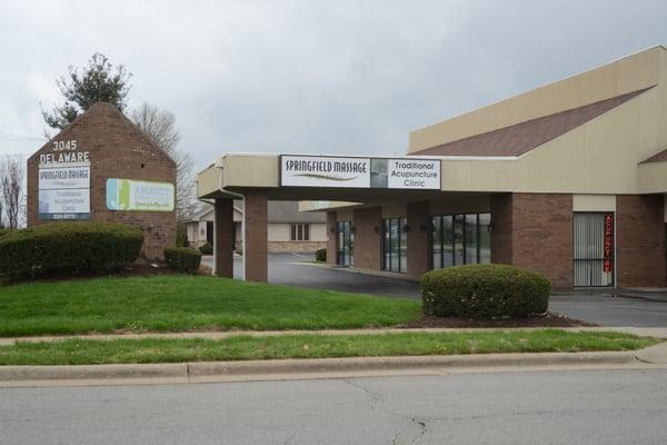 Outside of office on corner of Raynell and Delaware, two buildings south of the Panera on Battlefiled