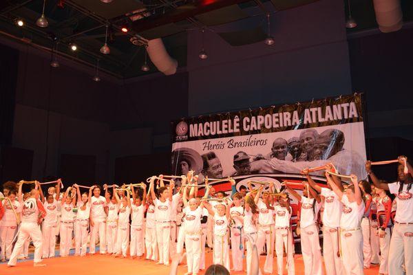 Kids LOVE capoeira!