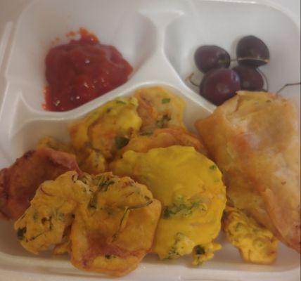 Combo Bhajia and grapes fruits $12.99