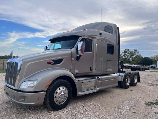 $30,000
2013 PETERBILT 587
CUMMINS ISX 
13 SPEED
450 HP
769,873 MILES