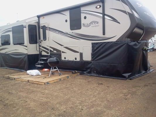 Vinyl Fifth Wheel Skirting in Ray, ND