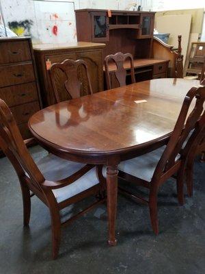 Dining room table with 6 chairs