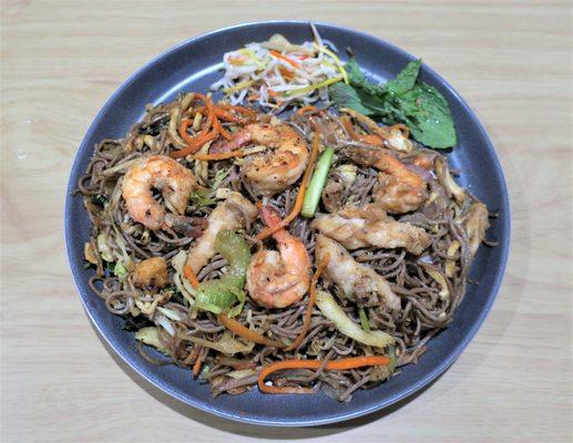 Chicken shrimp yakisoba - excellent