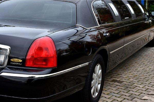 North Miami Limousine sports a fleet of classic limos.