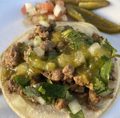 Taco de asada with green salsa