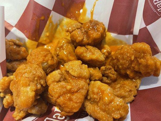 Boneless Wings with Medium Garlic Sauce