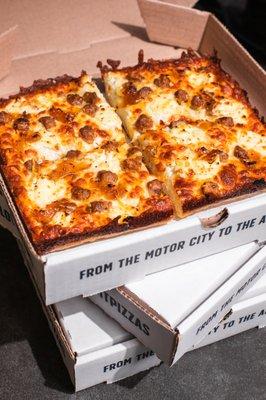 Pizza delivery from Detroit Pizza Depot