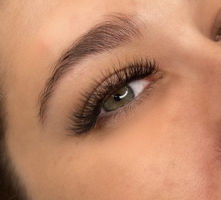 Light volume eyelash extensions