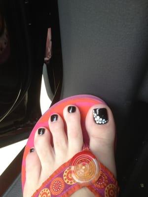 Super cute toes!