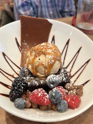 Brownie Sundae with Henry's Dulce Caramel ice cream with Cocoa Puffs and fresh berries