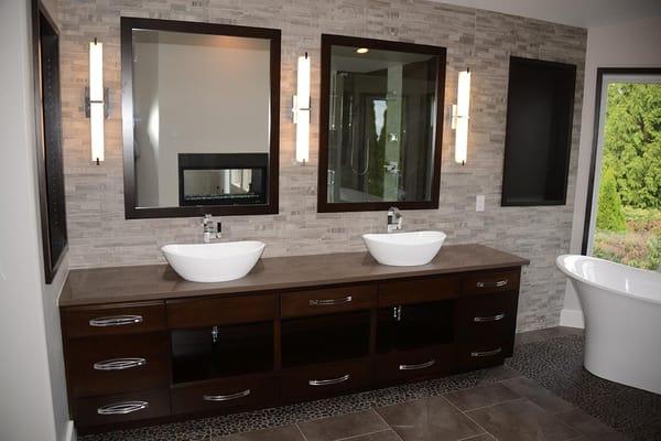 Lighting that completes and highlights the smallest details of your bathroom