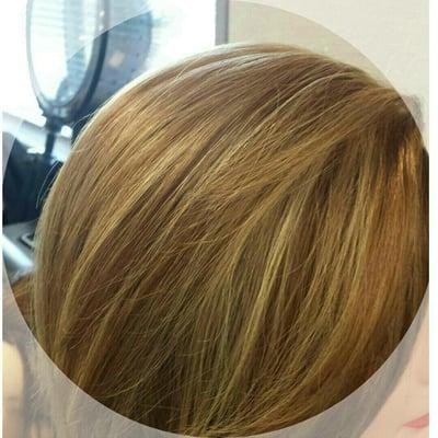 DImensional highlights for a natural sunkissed look.