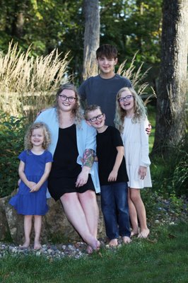 Brothers and Sisters having fun at Petruska Studio in Carver, Minnesota