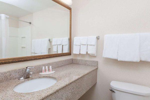 Guest room bath