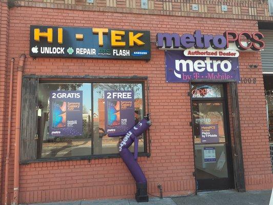 Look for the Hi-tek - Metro sign on our store front, between 9th and 10th St on University Ave in Berkeley.