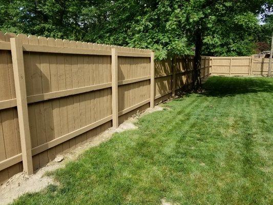 Fence staining in Westlake ohio