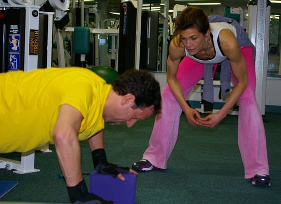 Training client on TRX - Suspension Training.