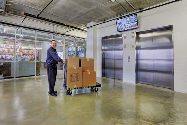 Large lobby with 2 freight elevators to expedite your move.