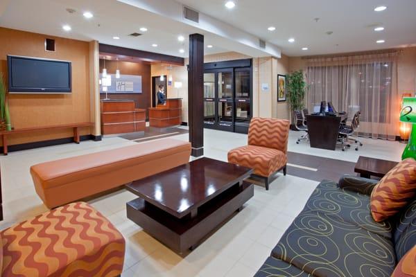 Holiday Inn Express & Suites Arlington