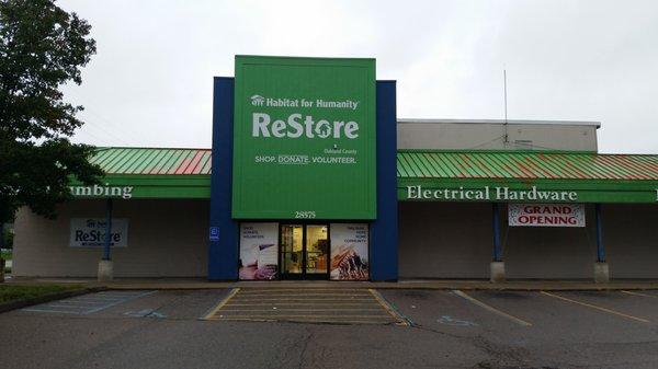 ReStore Farmington - exterior front of store