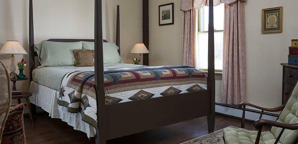 The Copp Room features a Queen Bed with Comphy Sheets, a full bath and 2 relaxing chairs.