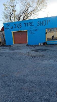 J &B TIRE SHOP