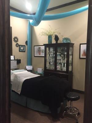 Relaxing spacious treatment room @Fresh Facials by Darla Cooper