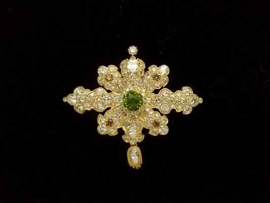 Antique Peridot with Colored Diamond 18kt