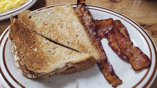 Multigrain toast and bacon