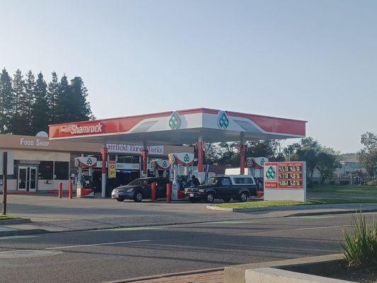 Gas station and tire shop