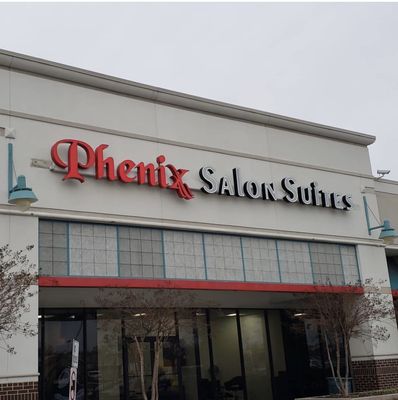 New multi-service salon in Largo plaza.