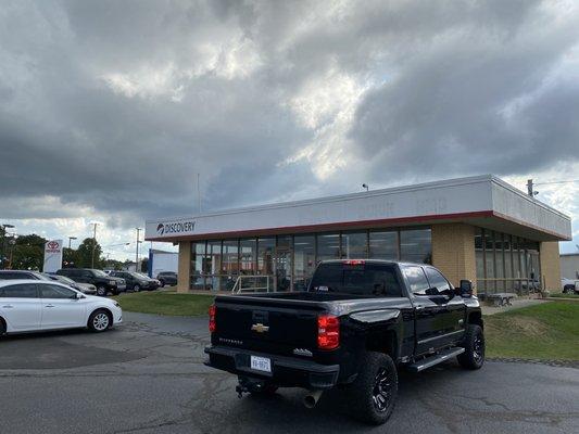 Dealership office.