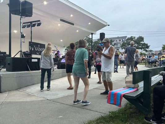 Onset Bandshell