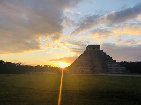 Private Tour with sunrise at Chichen Itza