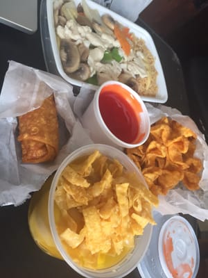 Moo Goo Gai Pan, Krab Ragoons, and Wonton soup. They never disappoint. Very nice family running this place