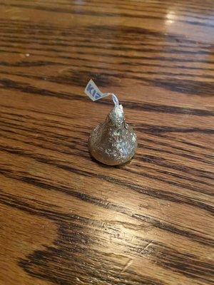 Hershey kiss at the end of the meal! How cute!