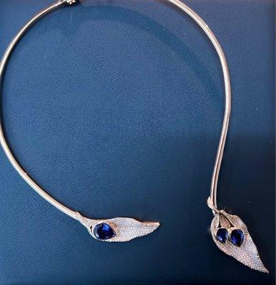 Gold choker with Tanzanite pear shaped stones set in diamond encrusted leaves.